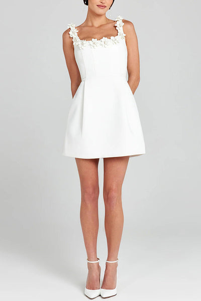 Cindy | Feminines Mini-Kleid mit Blumenapplikationen