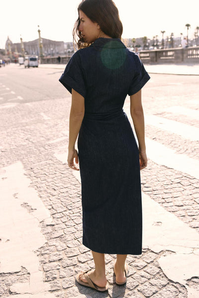 Damen-Midikleid aus Denim mit Knopfleiste und Taillengürtel – lässig-schickes Sommerkleid