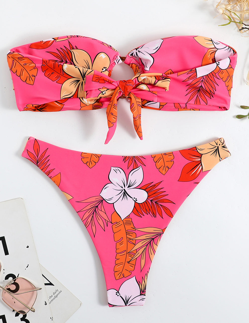 Dora | Bikini mit Floralprint und Bandeau-BH
