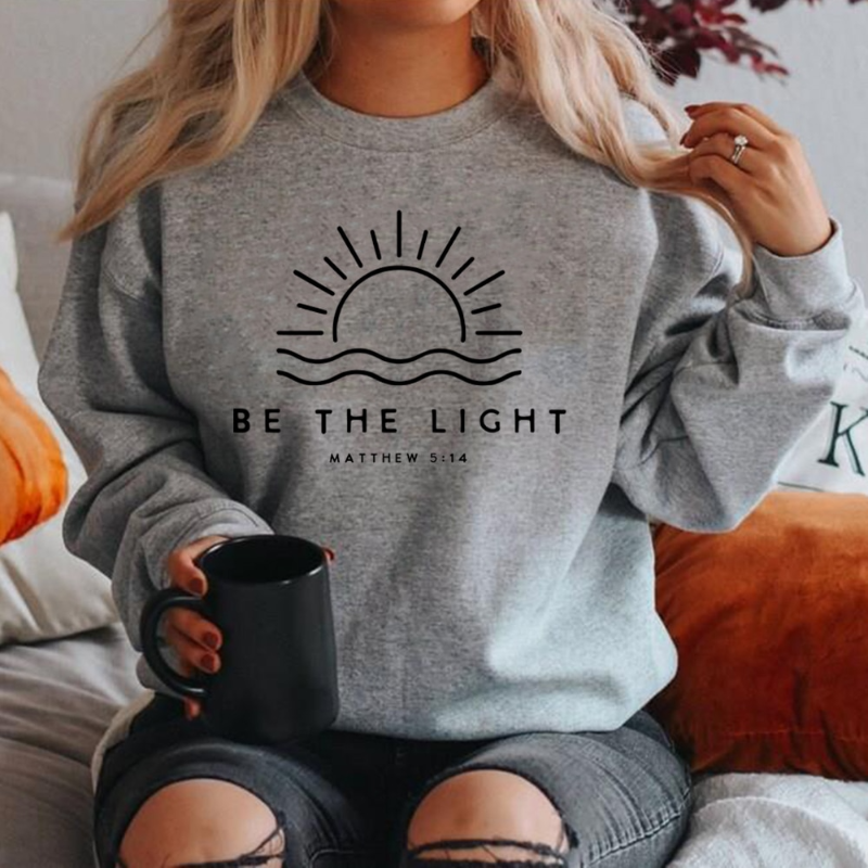 Ruby® | Ziehen Sie das Be The Light-Trikot an