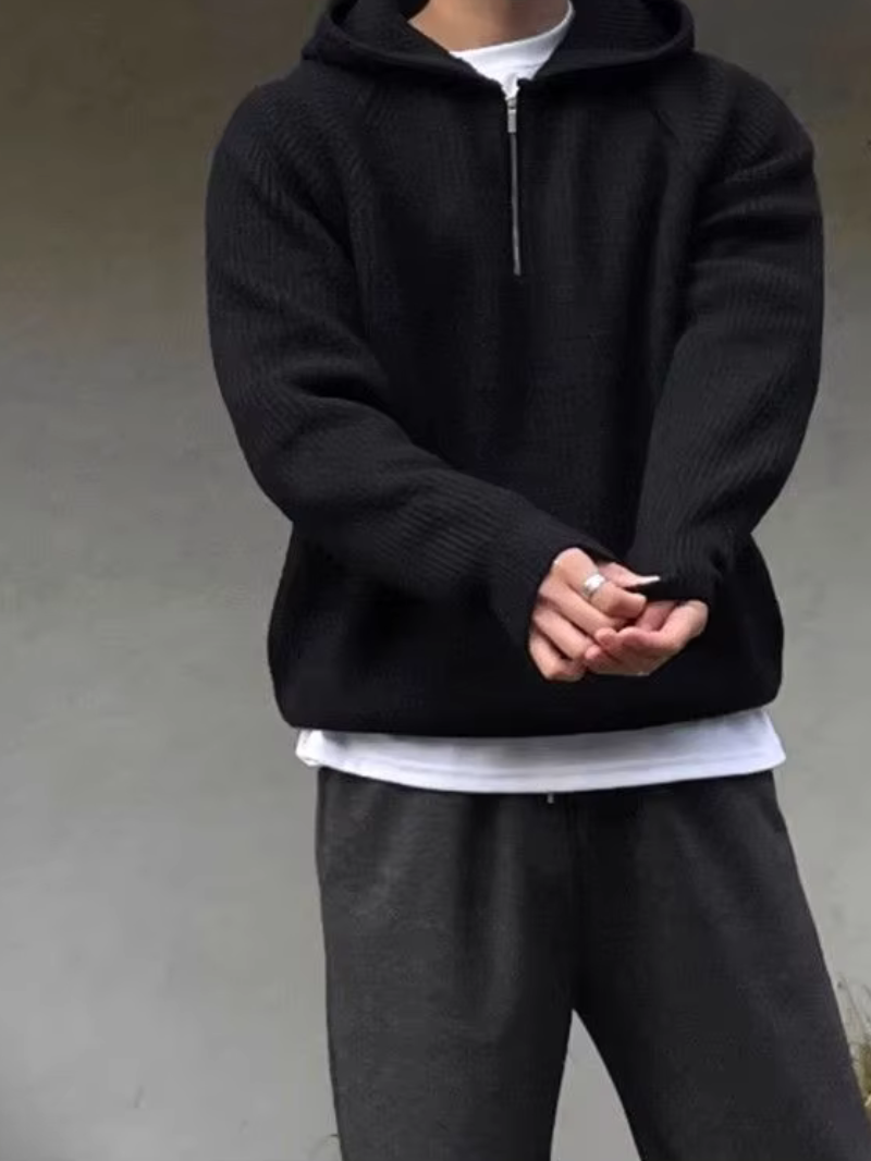 CAËL – DER STRICK-HOODIE MIT HALBZIPP FÜR MÄNNER MIT STIL