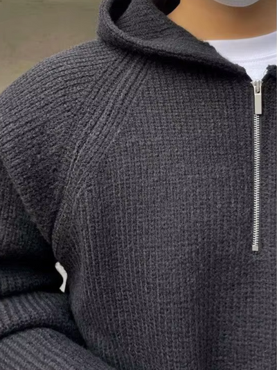 CAËL – DER STRICK-HOODIE MIT HALBZIPP FÜR MÄNNER MIT STIL