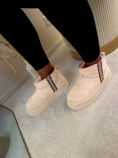 Plateau-Boots mit Strick