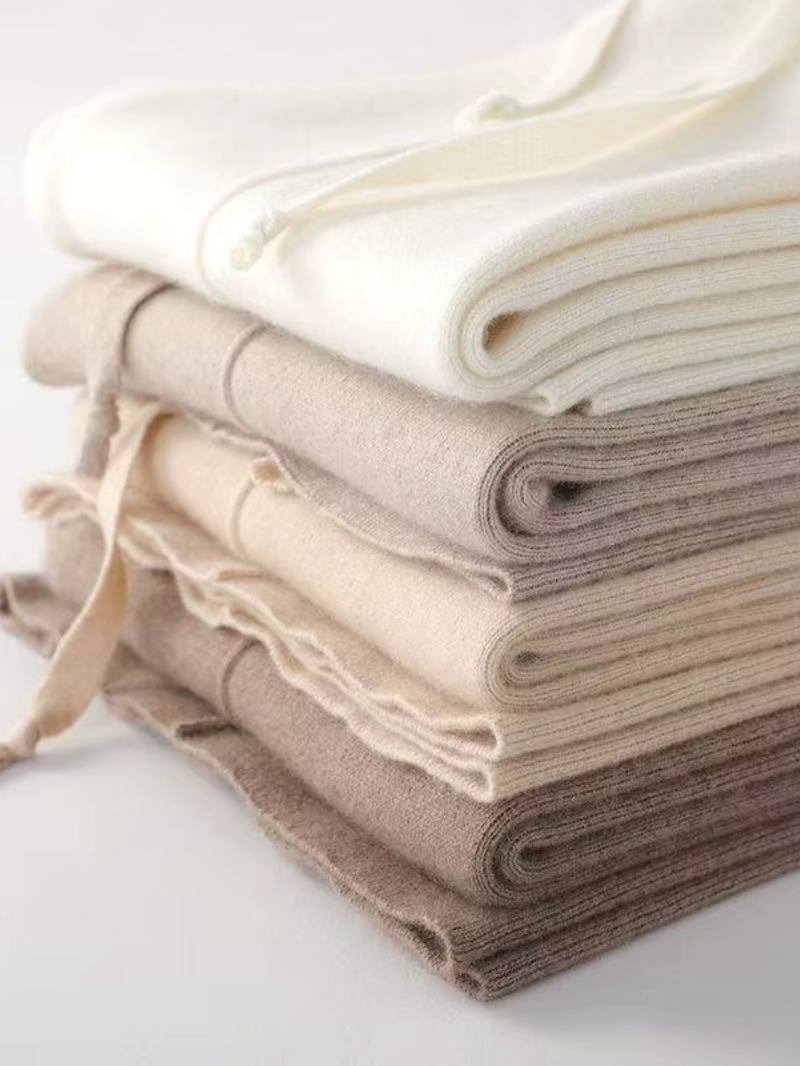 ELVINA – DIE STRICKHOSE MIT WEITEM BEIN FÜR STILVOLLE GEMÜTLICHKEIT