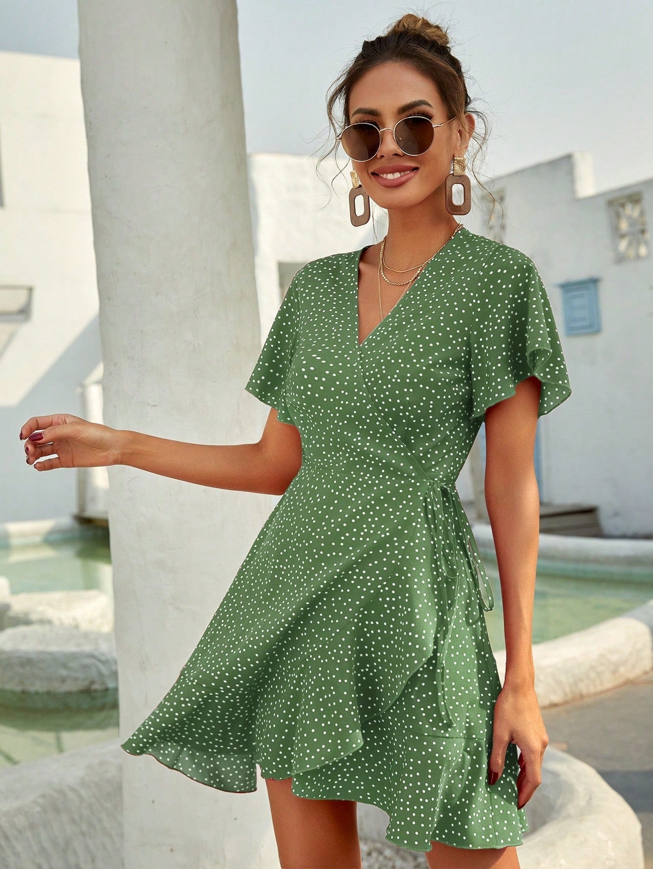 Rotes Wickelkleid mit Punkten – Sommerliches Kurzkleid mit Volants