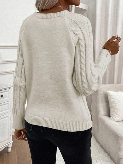 Clara – Pullover mit Knopfdetails und Zopfmuster