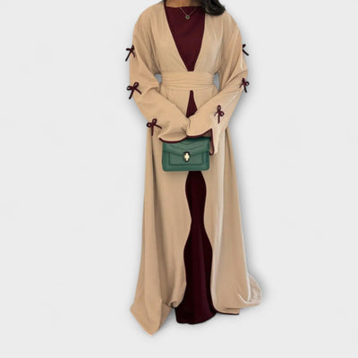 Jasmin - Elegantes Set aus Cardigan und Kleid mit Schleifenakzent