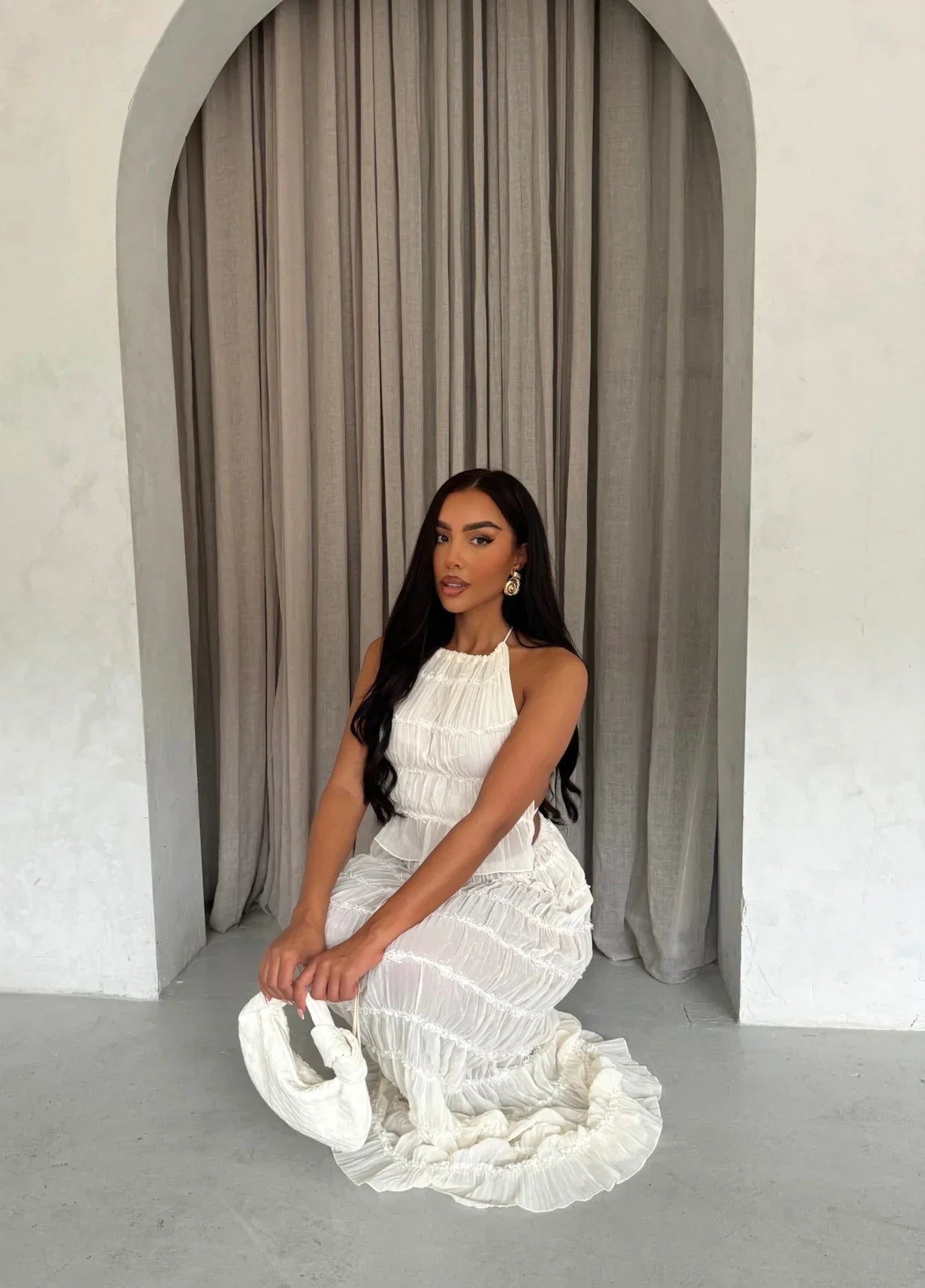 Sommerliches 2-Teiler-Set – Halter-Crop-Top & Rüschen-Maxirock