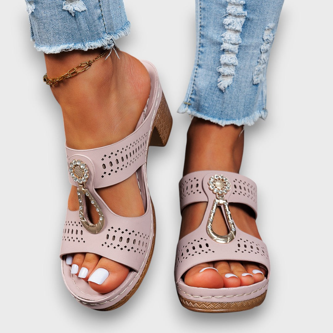 Elvanna – Elegante Sommerschuhe mit Schmuckdetail