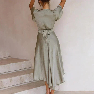 Lunéa - Vintage. Feminin. Fließend. – Das Kleid bringt Retro-Romantik in deinen Kleiderschrank.