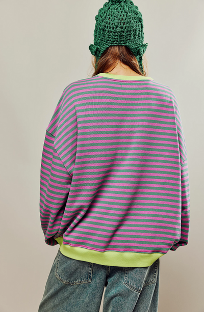 Lässig gestreiftes damen-sweatshirt mit kontrastierenden Akzenten