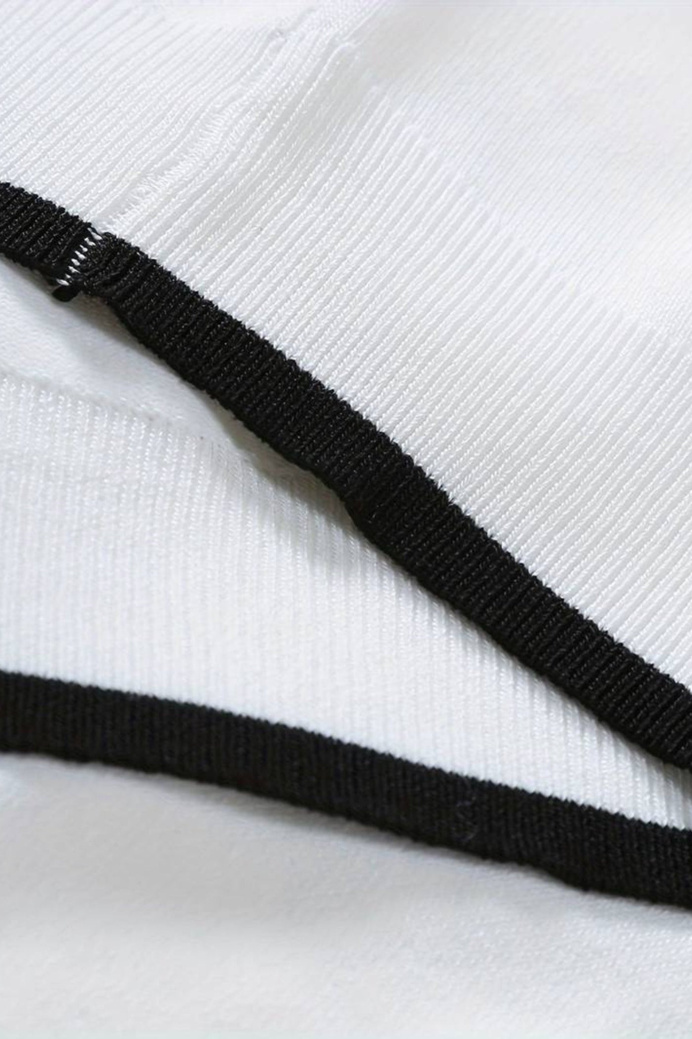 Klassisches Poloshirt mit Reißverschluss und Kontrastdetails