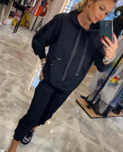 Cristina® | Anzug mit Strasssteinen und Kapuze