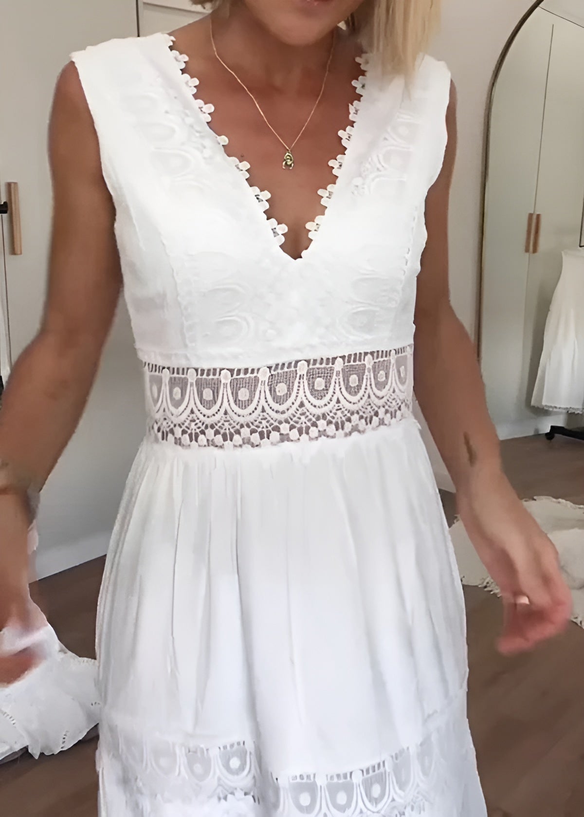Lynn - Sommerkleid mit stilvollem Spitzenbesatz