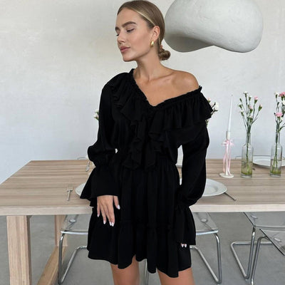 Julie | Kurzes Kleid mit Rüschen und Puffärmeln