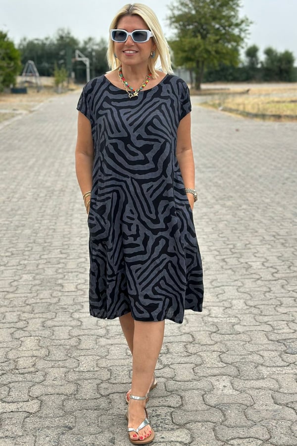 Nelia - Zebra-Print Kleid mit Rundhalsausschnitt