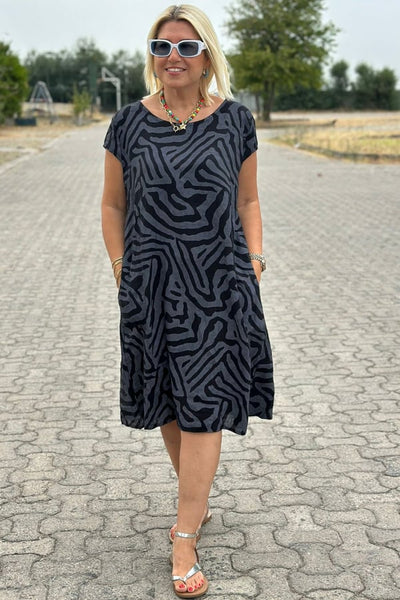 Nelia - Zebra-Print Kleid mit Rundhalsausschnitt