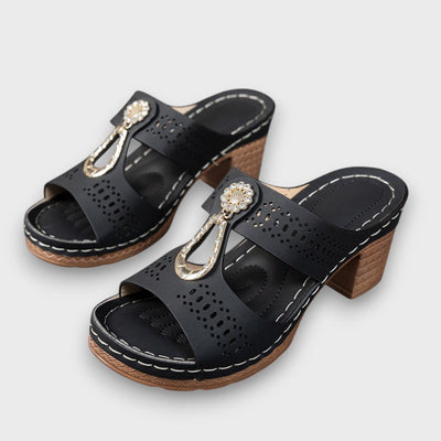 Elvanna – Elegante Sommerschuhe mit Schmuckdetail