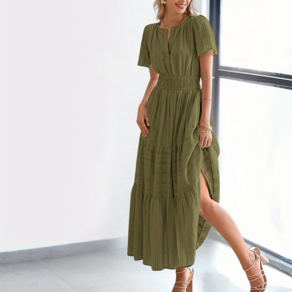 LYA – DIE SOMMERROBE FÜR EINE ROMANTISCHE UND SCHWUNGVOLLE SILHOUETTE