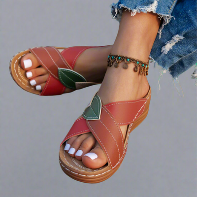 Nina | Handgefertigte Keilsandalen aus hochwertigen Materialien