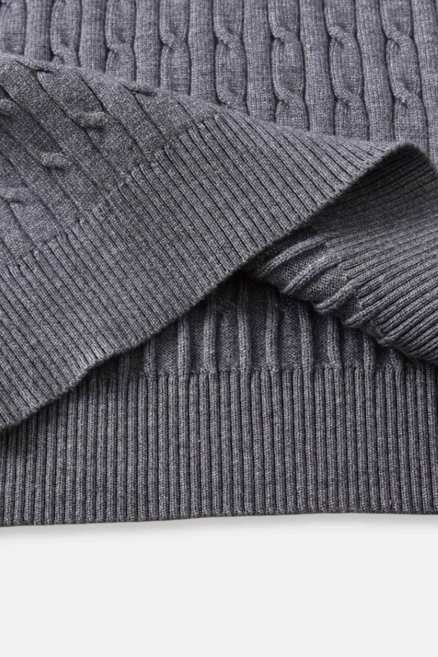 Eleganter Zopfstrickpullover mit Reißverschluss