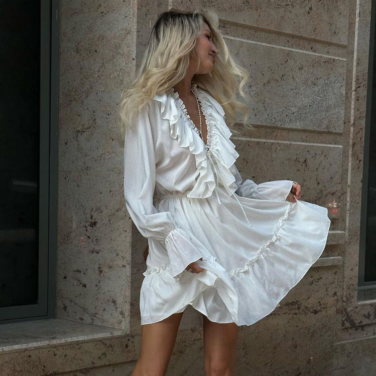 Julie | Kurzes Kleid mit Rüschen und Puffärmeln