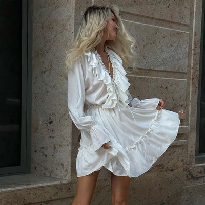 Julie | Kurzes Kleid mit Rüschen und Puffärmeln