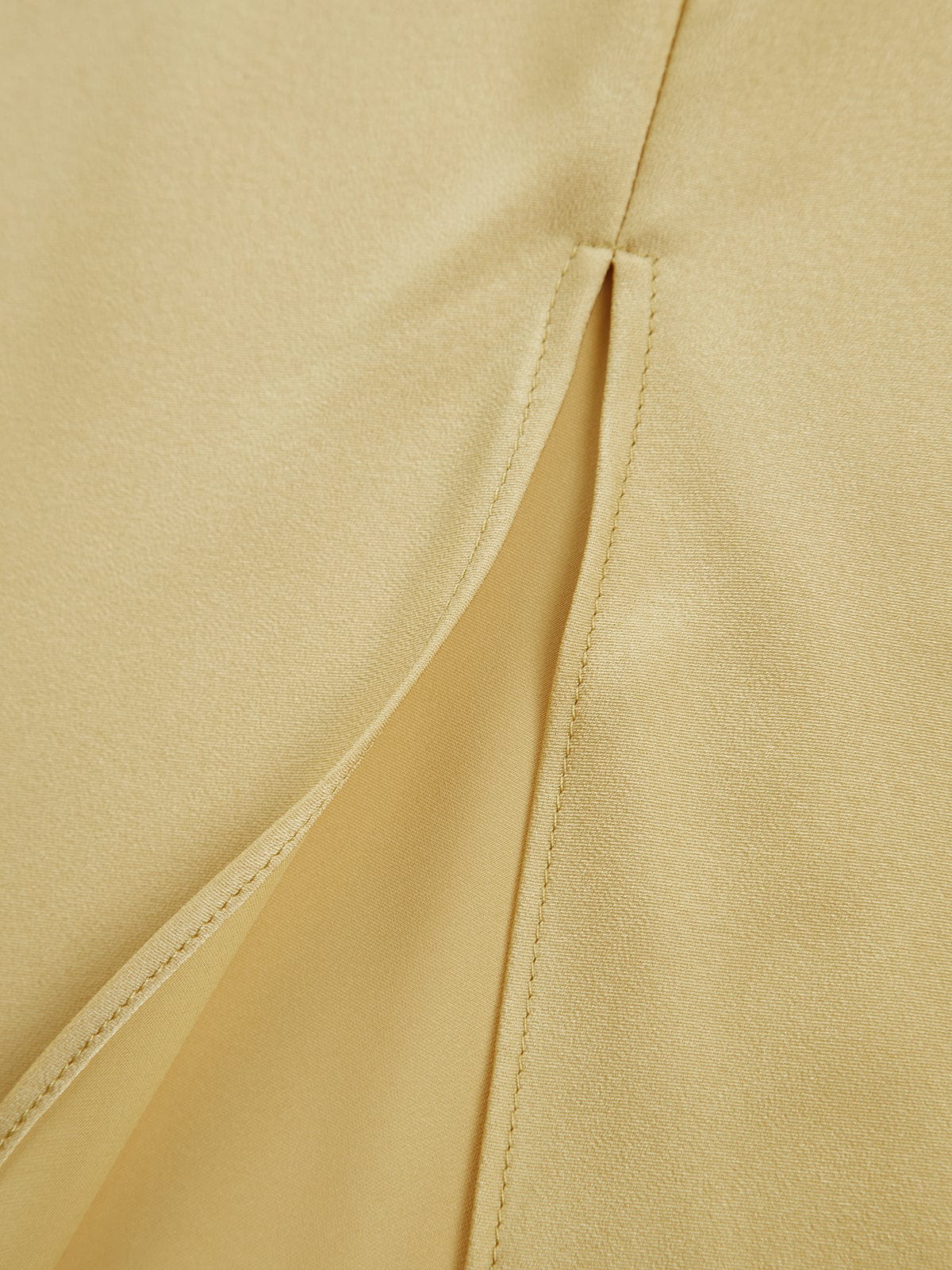 Leonie | Rückenfrei Satin Maxikleid mit zarten Spaghettiträgern – Eleganz & Glamour