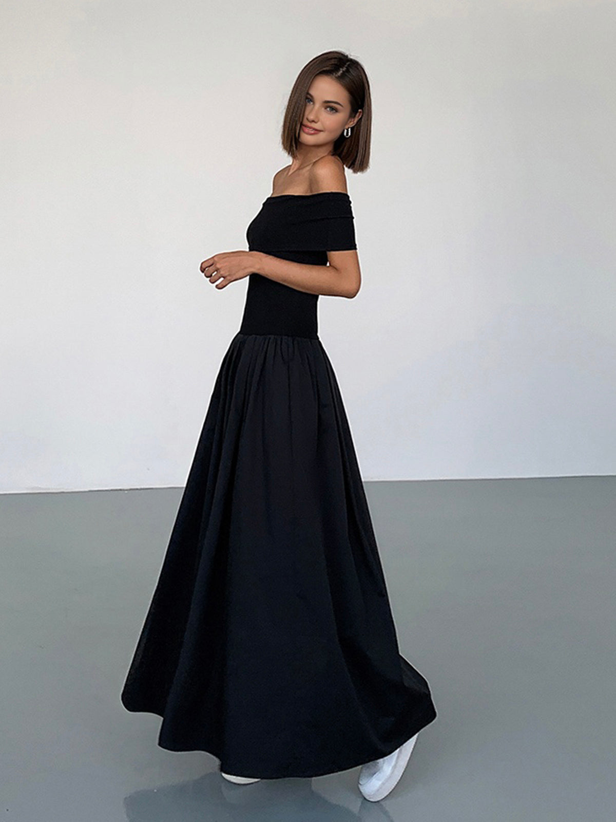 Damenkleid Satin Off-Shoulder mit elegantem Schnitt