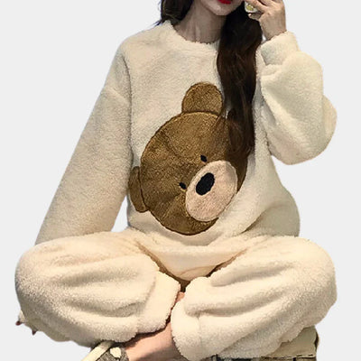 Süßes und bequemes zweiteiliges damen-outfit