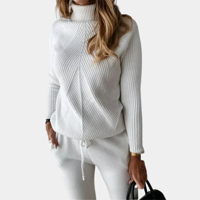 Schickes zweiteiliges gestricktes damen-outfit