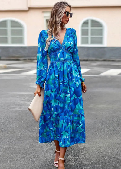 Lara - Figurbetontes Blumenkleid