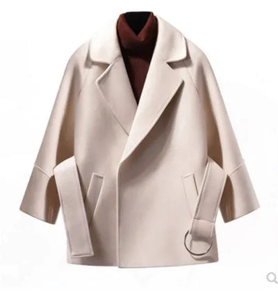 Kurzer Herrenmantel mit Reverskragen