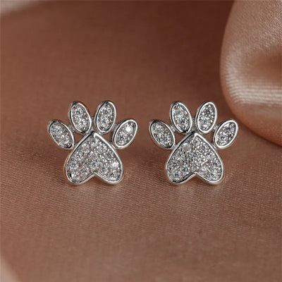 ALINA – Elegante herzförmige Pfoten-Ohrstecker mit funkelnden weißen Zirkonia