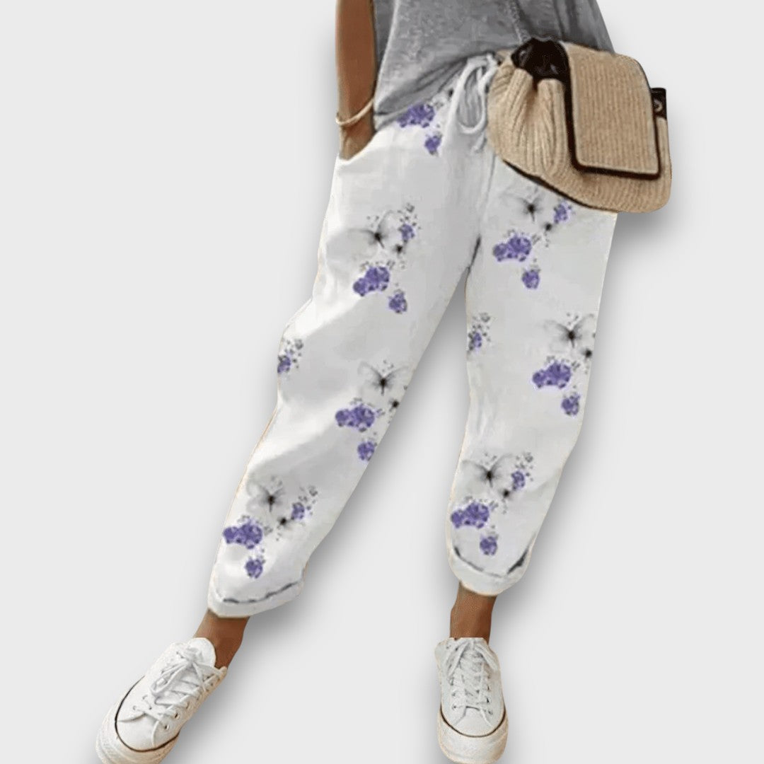 Lenja – Leichte Sommerhose mit künstlerischem Print