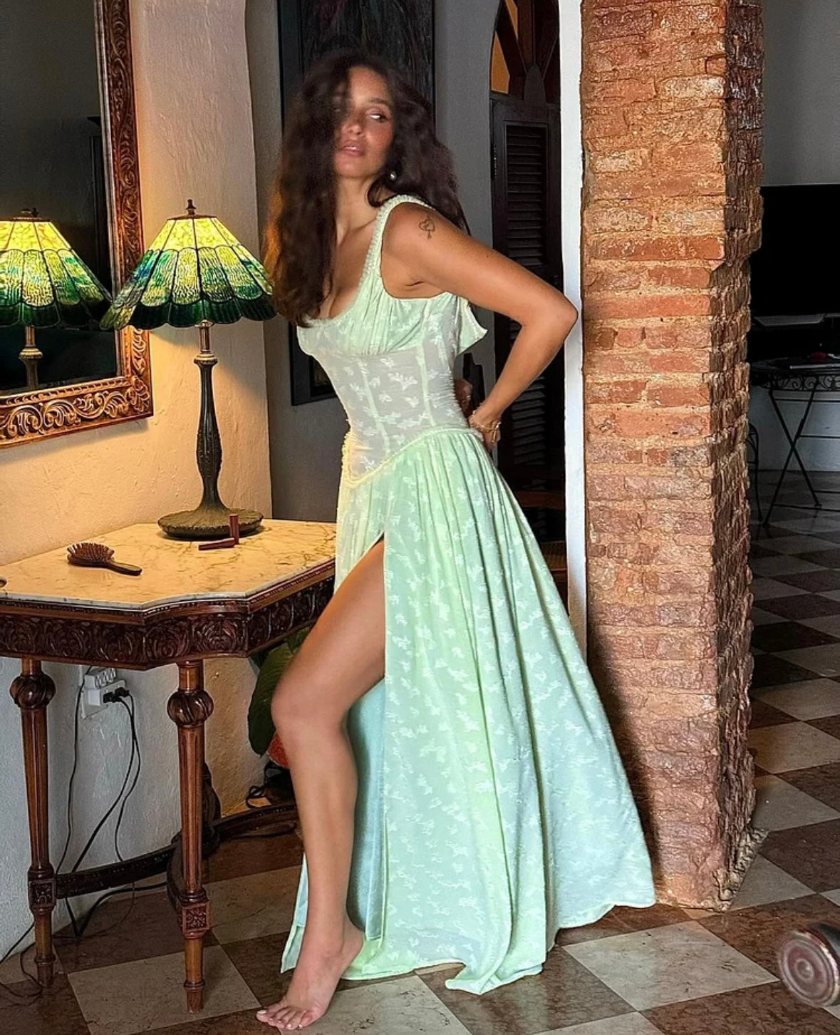 Serenovia - ZEIGEN SIE PURE ELLEGANZ MIT DIESEM SLING-KLEID