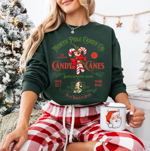 Isis® | Festlicher Pullover mit Zuckerstangen-Print, Design von North Pole Candy Co. für Damen