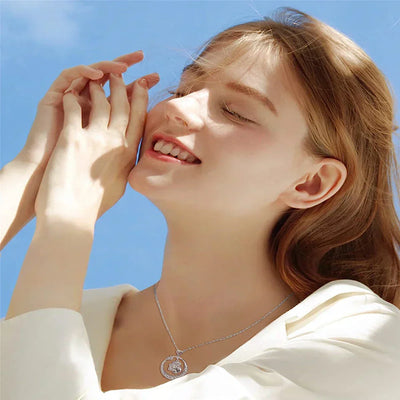 MALIA – Elegante Pfoten-Halskette aus 925er Sterlingsilber mit funkelnden Zirkonia für stilvolle Akzente