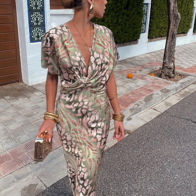 Kelsey – Maxi-Kleid mit V-Ausschnitt und gedrehtem Design