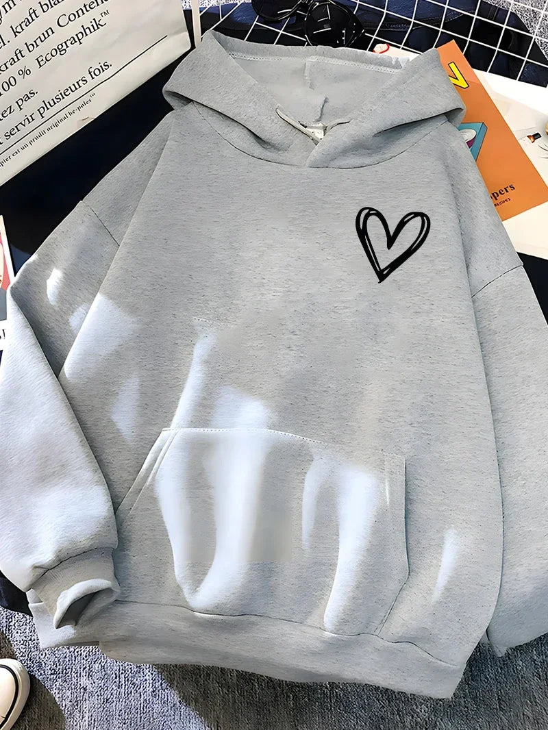 Cristina® | Übergroßer Kapuzenpullover mit Herz-Print für Damen