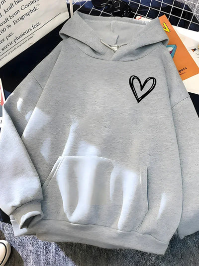 Cristina® | Übergroßer Kapuzenpullover mit Herz-Print für Damen