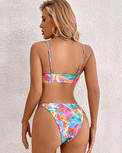 Karin | Hochtailliertes Bikini-Set mit Tropischem Blumenmuster und Spitze