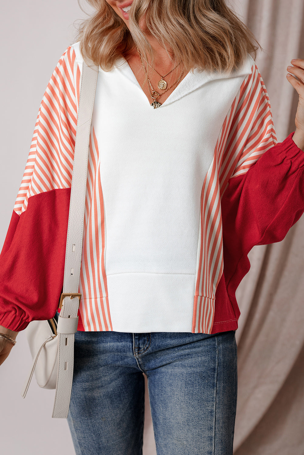 Allison® | Übergroßes Sweatshirt mit Streifen und kontrastierendem V-Ausschnitt