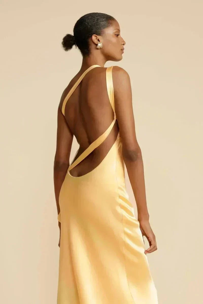 Maxine - Elegant one-shoulder dress with open back and sloped neckline