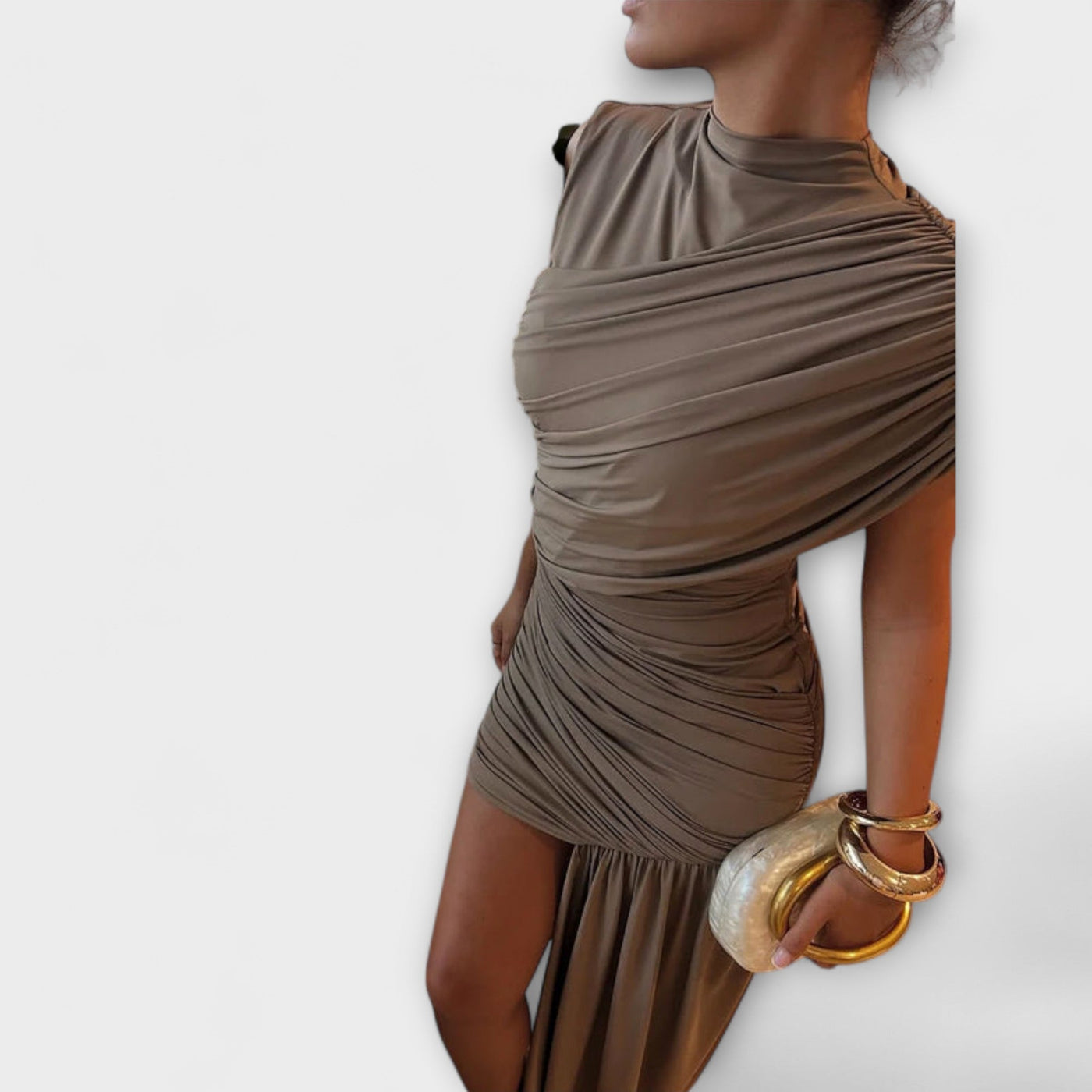 Liliane – Schmal geschnittenes Plisseekleid mit Rundhalsausschnitt