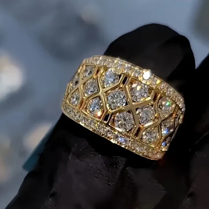 Funkenglänzender Goldring