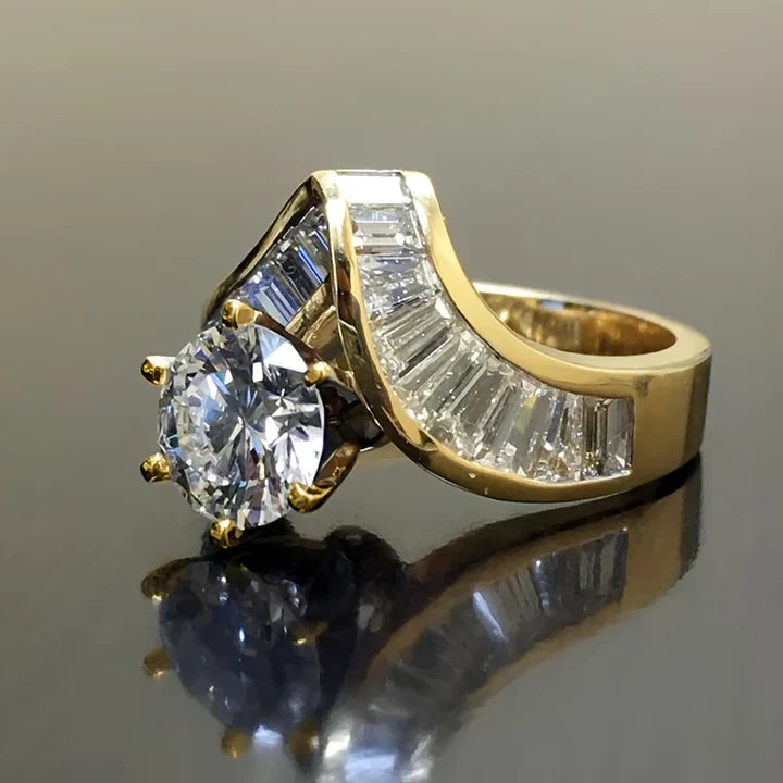 Goldener gewellter kristalliner Ring