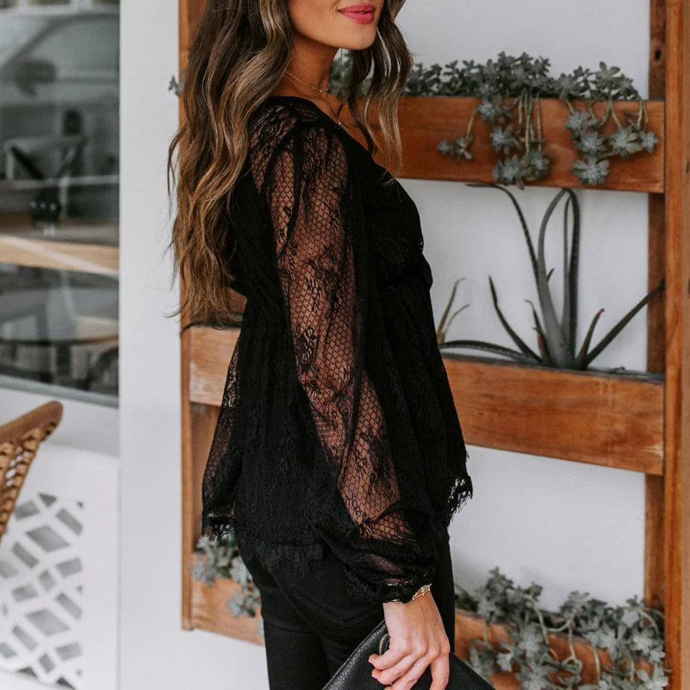 Ruth - Bluse mit tiefem V-Ausschnitt und Spitze