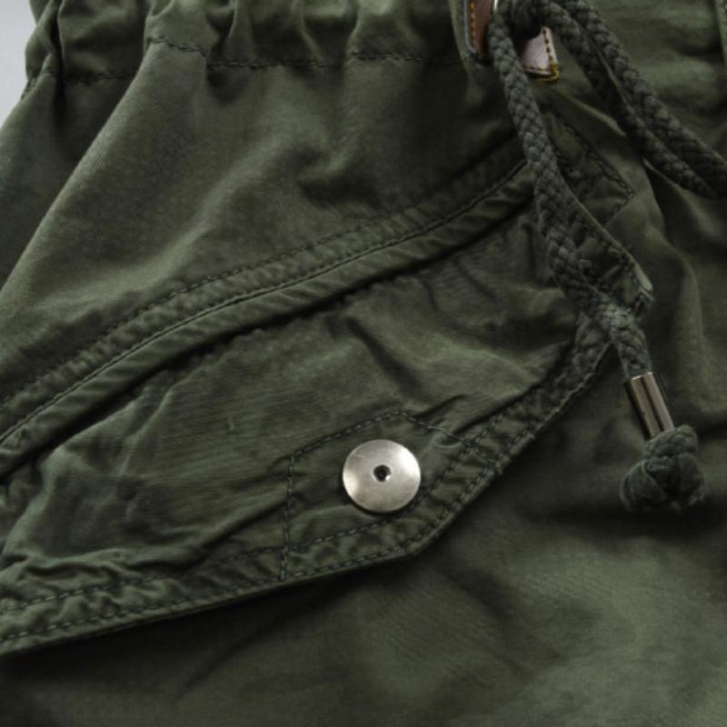 Herrentrenchcoat mit Kapuze und mehreren Taschen