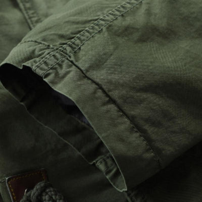 Herrentrenchcoat mit Kapuze und mehreren Taschen